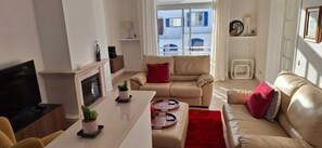 Smart-TV, Bücher, Stereoanlage