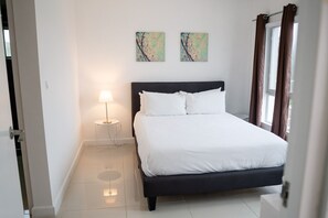 2 habitaciones, tabla de planchar con plancha, wifi y ropa de cama 