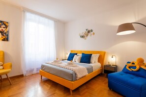 3 habitaciones, tabla de planchar con plancha y cuna de viaje 