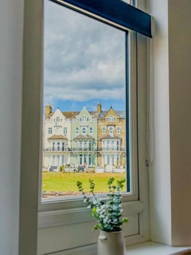 Euston Road - Beach Apartment 8