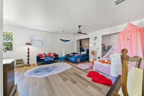3 bedrooms, desk, iron/ironing board, travel crib