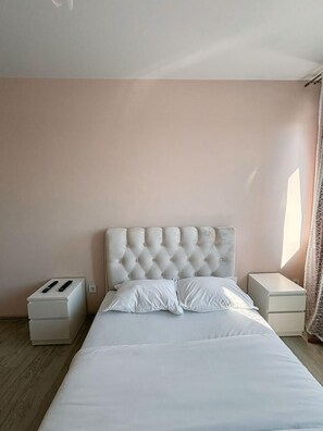 2 bedrooms, iron/ironing board, Internet