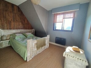 5 bedrooms, iron/ironing board, WiFi, bed sheets - Breizh Faré by the Sea with Spa (GUISSENY)