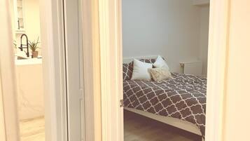 Schreibtisch, kostenloses WLAN, Bettwäsche