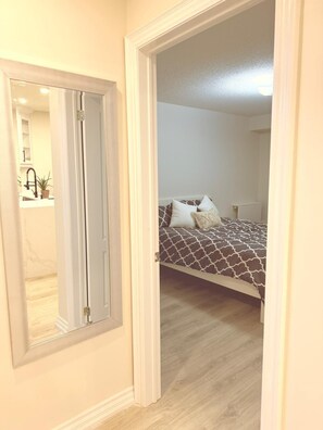 Työpöytä, ilmainen Wi-Fi, vuodevaatteet