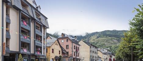 المنشأة من الخارج