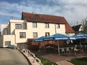 Outdoor dining - Apartment '1' with Shared Terrace and Wi-Fi (Mössingen)
