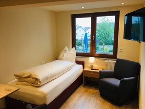 1 bedroom, WiFi, bed sheets - Apartment '1' with Shared Terrace and Wi-Fi (Mössingen)