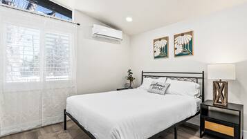 4 bedrooms, iron/ironing board, WiFi, bed sheets