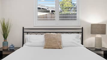 4 bedrooms, iron/ironing board, WiFi, bed sheets