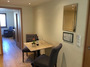 Dining - Apartment "2" with Shared Terrace and Wi-Fi (Mössingen)