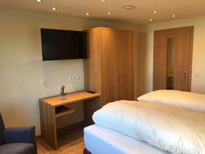 1 bedroom, WiFi, bed sheets - Apartment "2" with Shared Terrace and Wi-Fi (Mössingen)