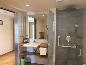 Shower, hair dryer, towels