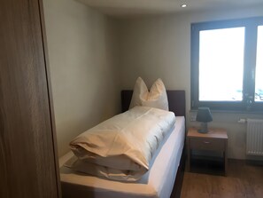 1 bedroom, WiFi, bed sheets