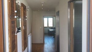 A hallway with wooden doors, a radiator, and a view into a room with a table and chairs. - Apartment '6' with Shared Terrace and Wi-Fi (Mössingen)