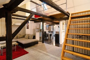 TV - Loft Apartment – Modern Comfort with Mountain Views in Stolberg (Stolberg i. Harz)