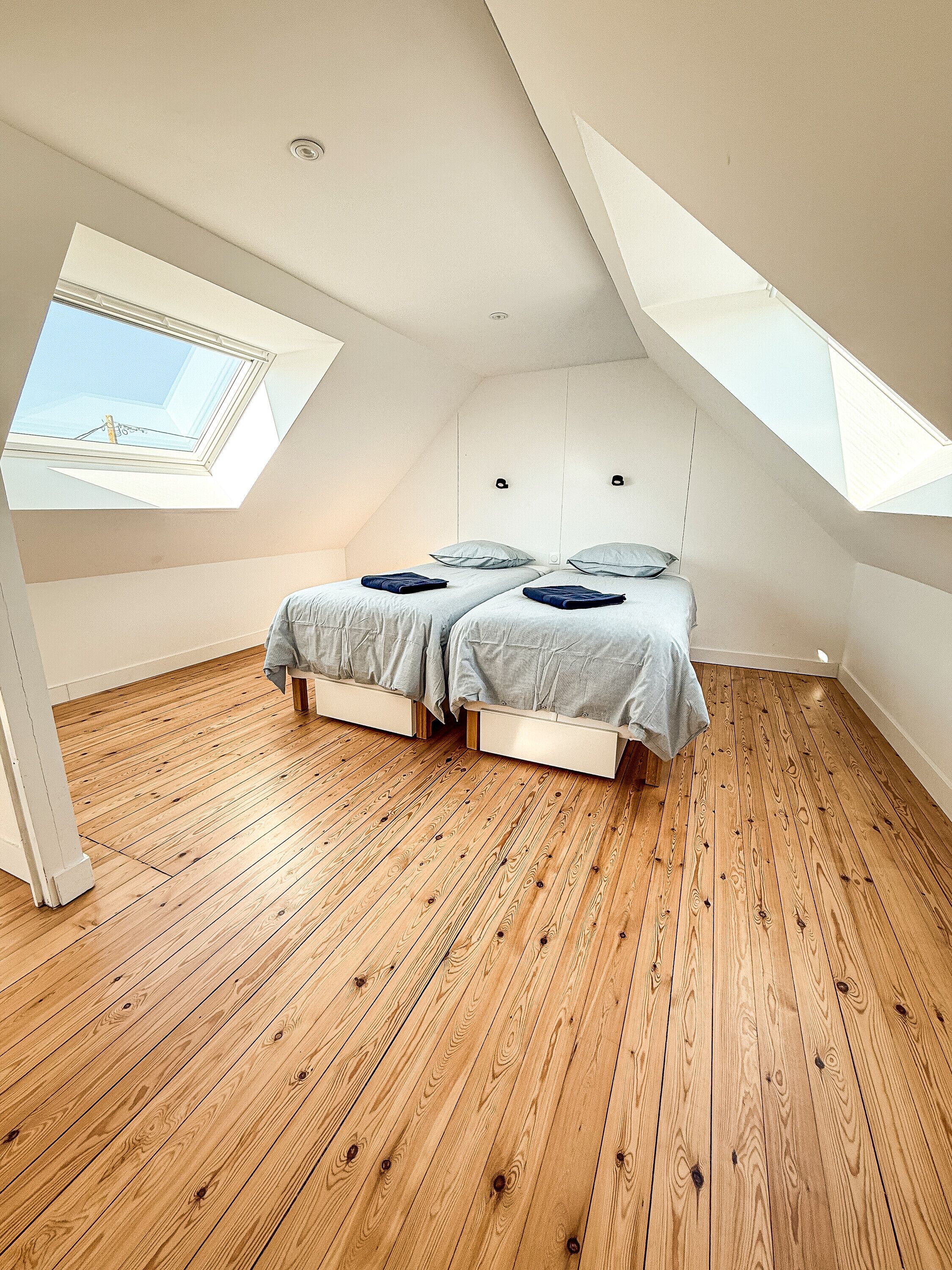 6 slaapkamers, een strijkplank/strijkijzer, wifi, beddengoed