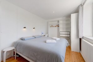 6 chambres, fer et planche à repasser, Wi-Fi, draps fournis