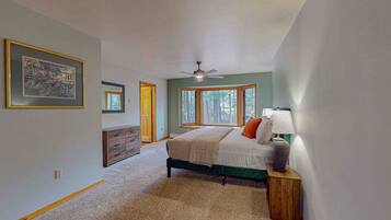 3 habitaciones, tabla de planchar con plancha, internet y ropa de cama