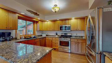 Refrigerador, microondas, horno y parrilla de estufa