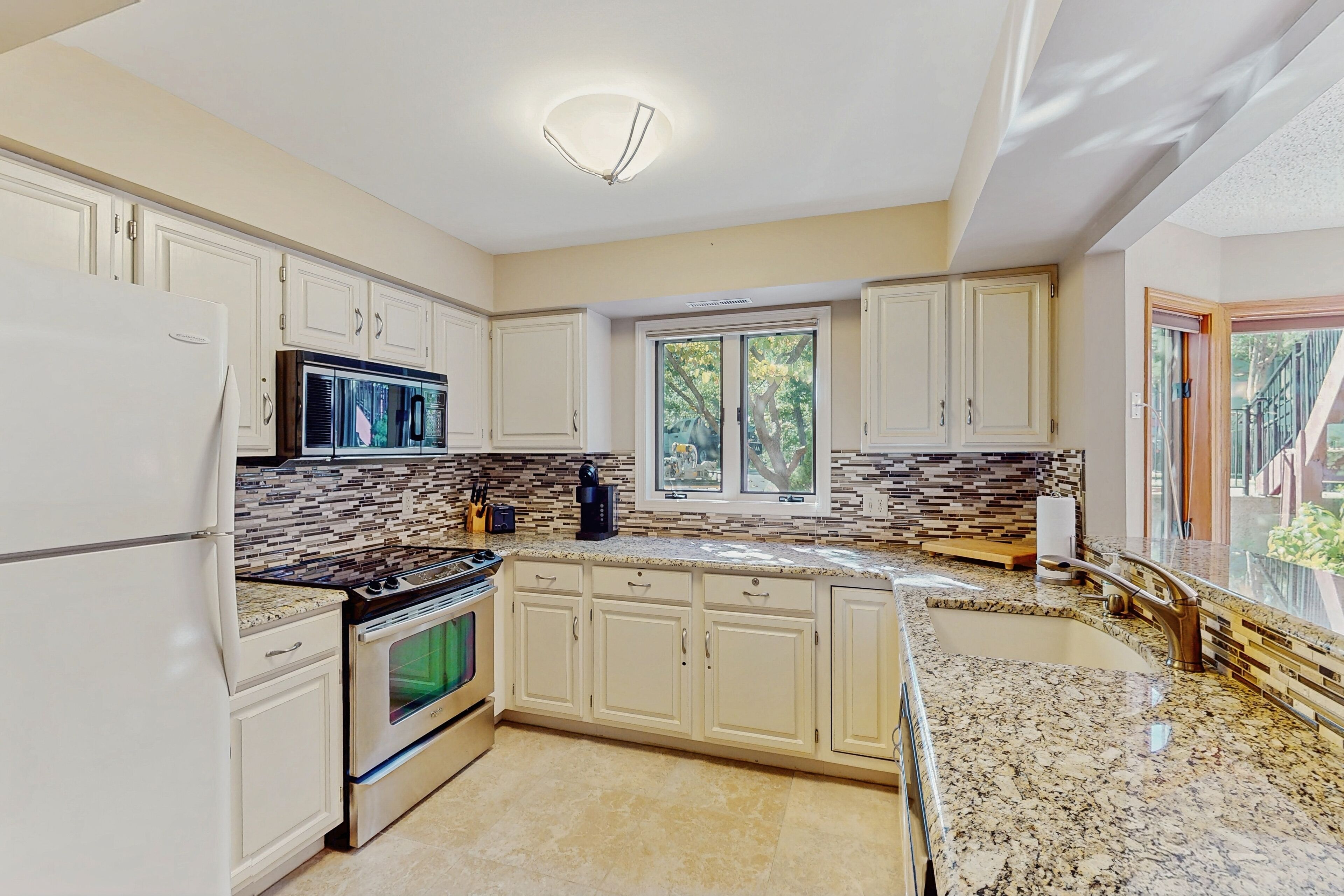 冰箱、微波炉、烤箱、炉灶