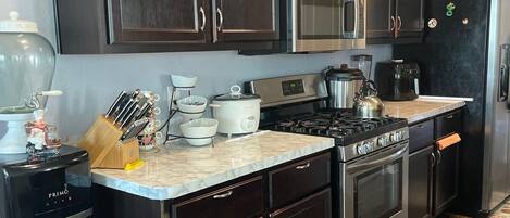 Micro-ondes, four, plaque de cuisson, lave-vaisselle