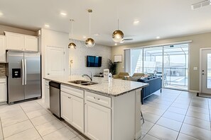 Refrigerador, microondas, horno y lavavajillas 