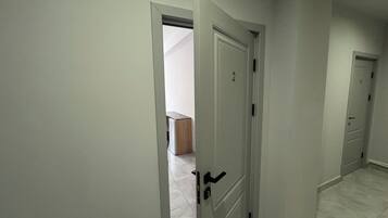 Standard Twin Room, Mountain View | Desk, laptop workspace, free WiFi