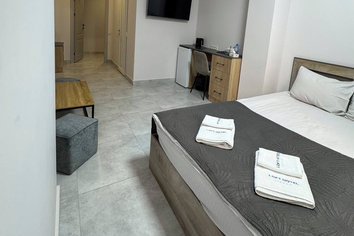 Standard dubbelrum - utsikt mot bergen | Skrivbord, arbetsyta för laptop och gratis wi-fi