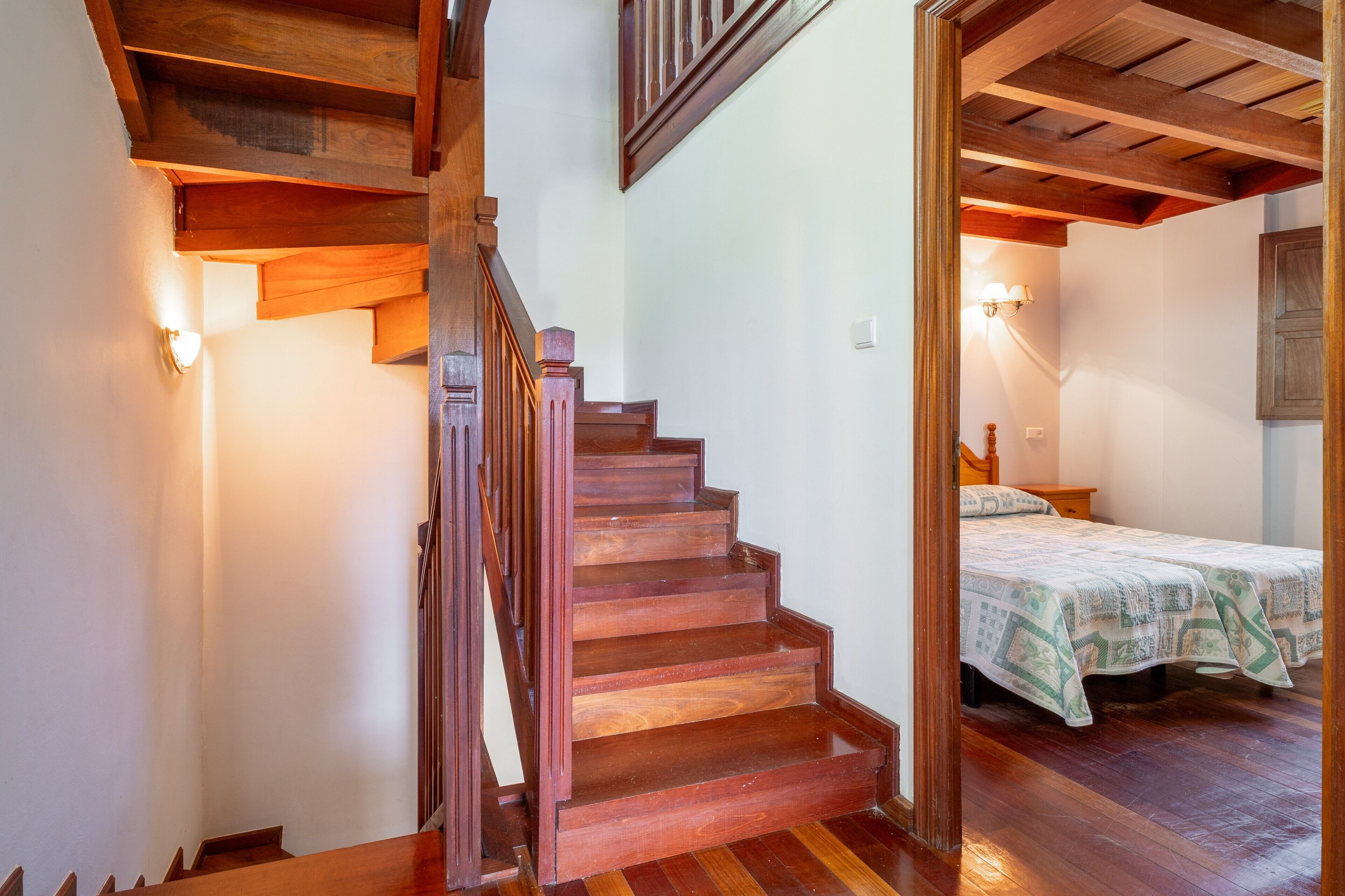 4 bedrooms, iron/ironing board, bed sheets