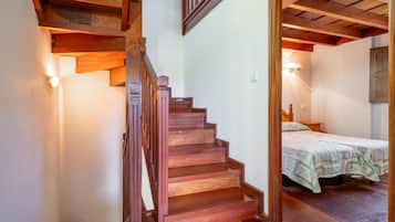 4 bedrooms, iron/ironing board, bed sheets