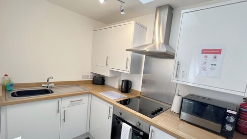 10 Cross Court, Stafford