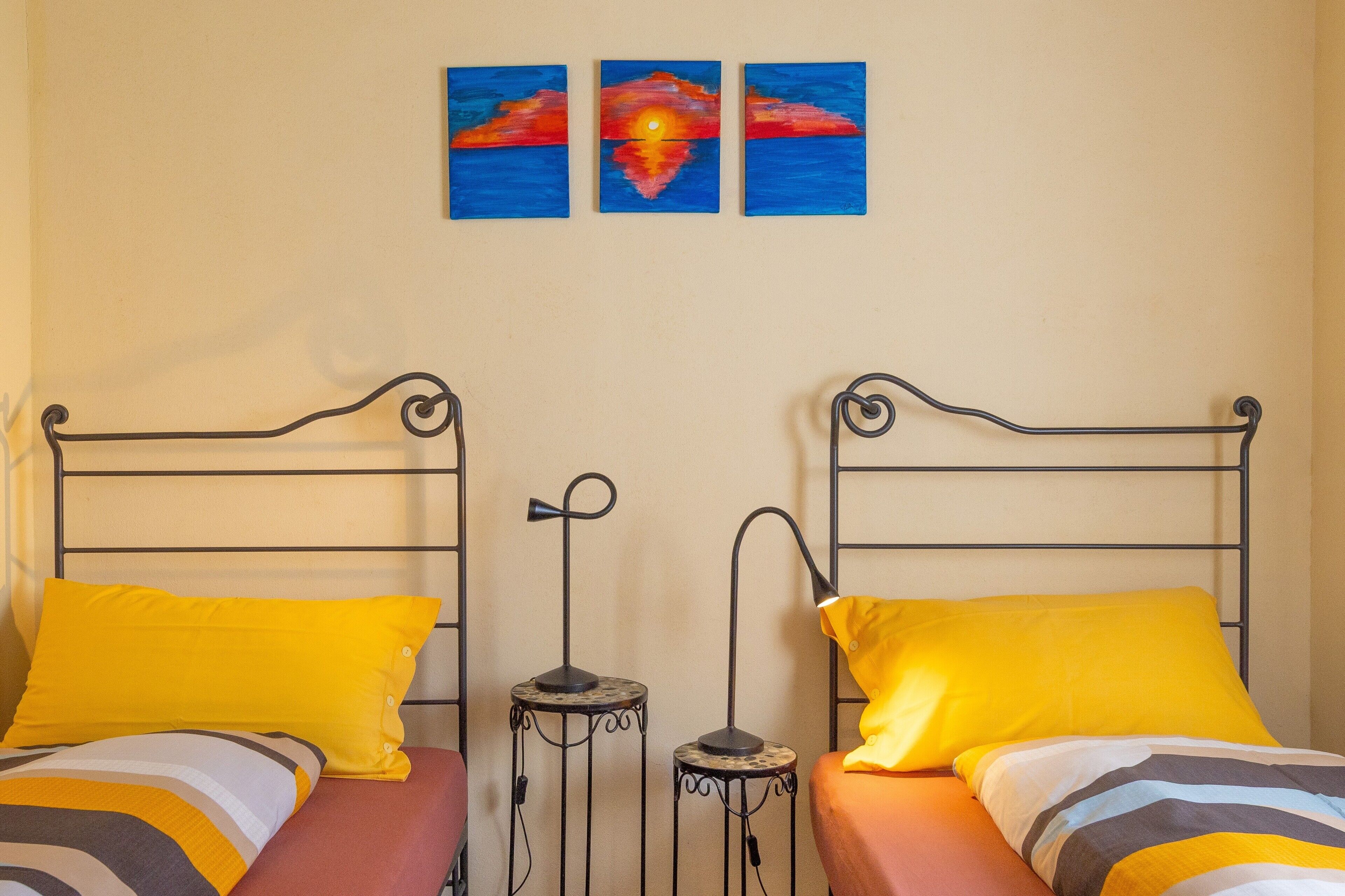 2 chambres, fer et planche à repasser, Wi-Fi, draps fournis