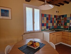 Dining - Apartment 'Piccolo Paradiso - Mare' with Shared Pool, Wi-Fi and Air Conditioning (Riparbella)