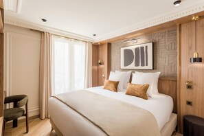 Hypo-allergenic bedding, pillow-top beds, in-room safe - Merveil Signature Suite - Bateliere (Paris)