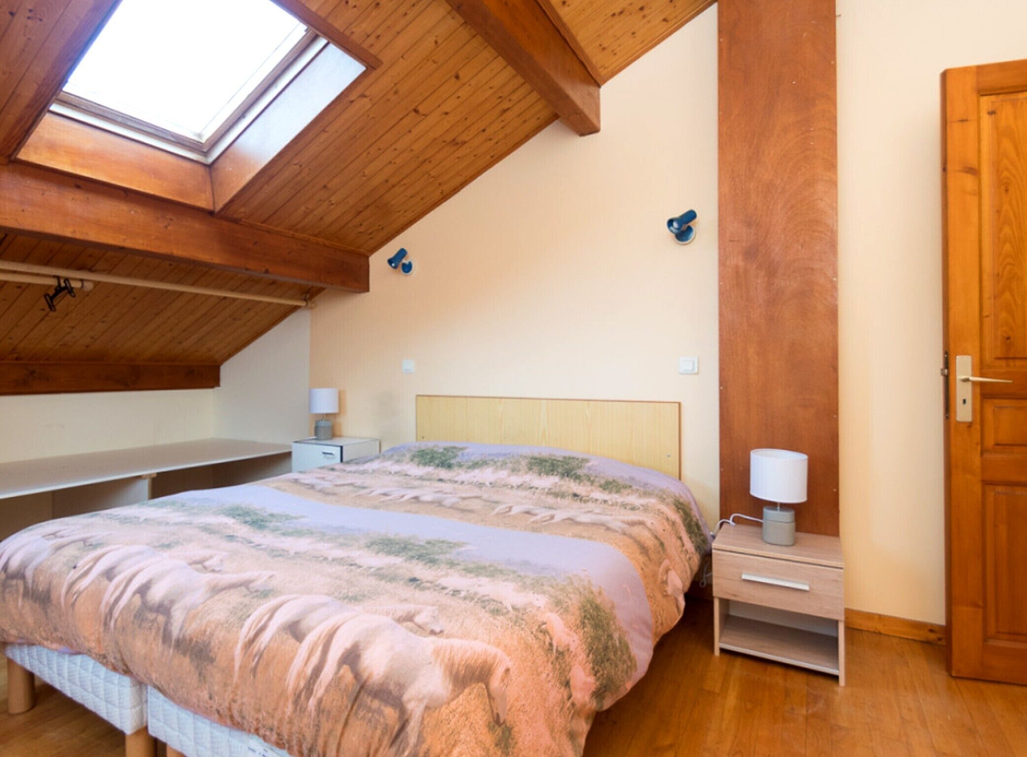 3 chambres, fer et planche à repasser, Wi-Fi, draps fournis