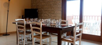 Cottage 'Gîte Télégraphe, Sonnay' with Mountain View, Shared Pool and Wi-Fi