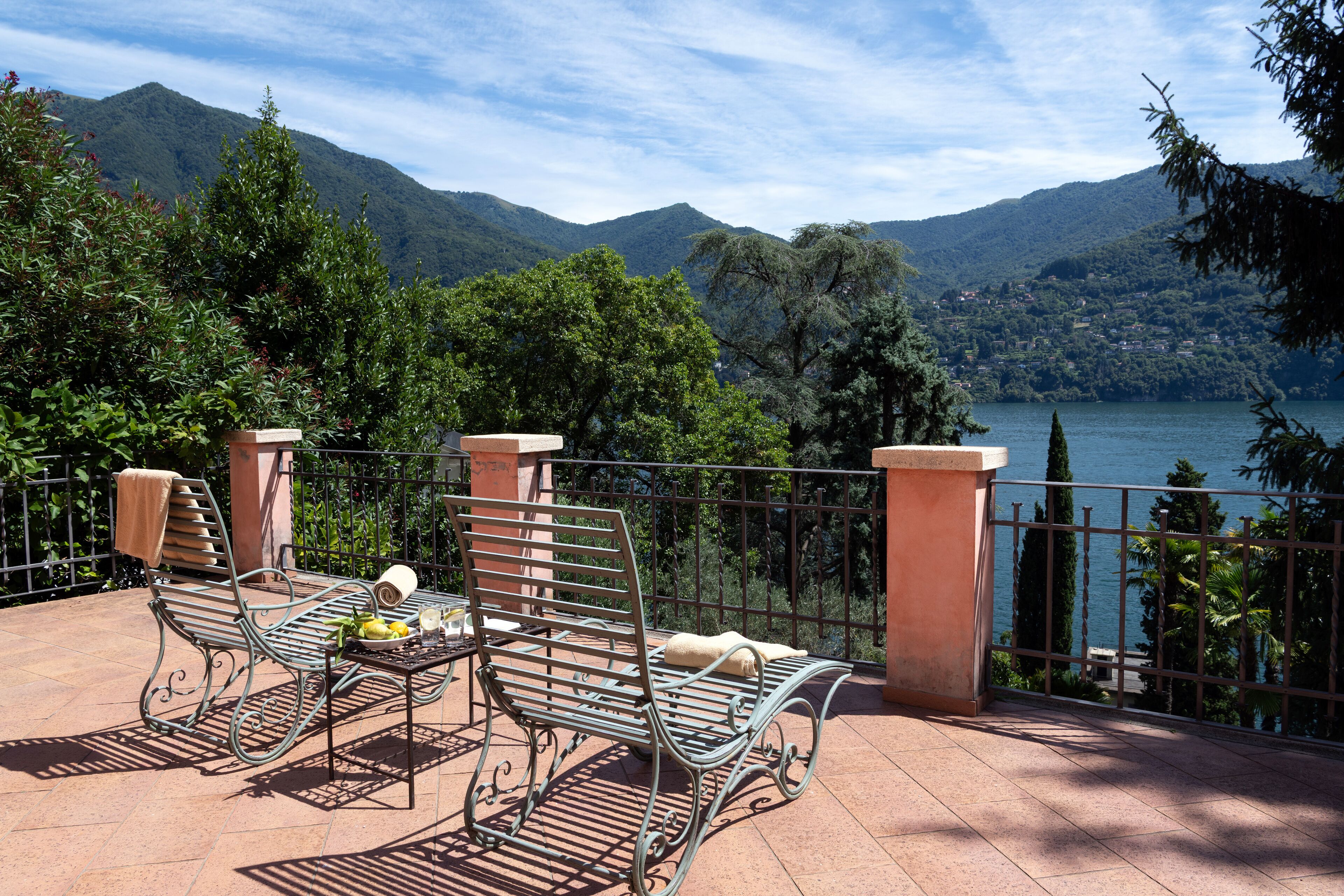 Villa, Lake View | Premium bedding, down comforters, iron/ironing board, cribs/infant beds