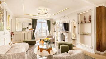 Appartement, vue ville | Coin séjour | TV connectée, Netflix, services de streaming, espaces bureaux