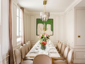 Appartement, vue ville | Cuisine privée | Réfrigérateur, micro-ondes, four, plaque de cuisson