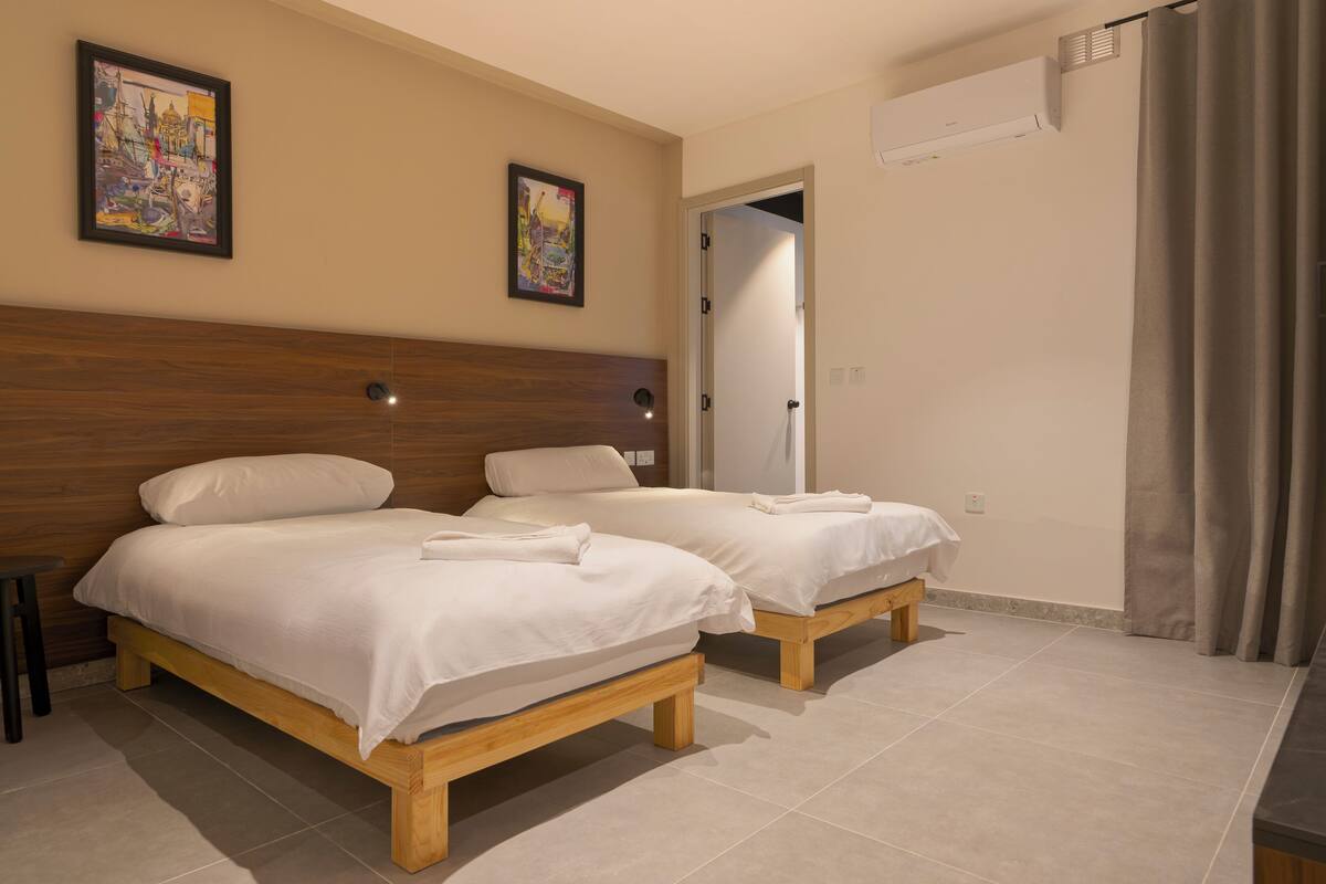 Apartment, Balcony (for 2 people) | Soundproofing, iron/ironing board, WiFi (free)