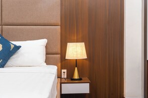 Kamar Double Basic | Seprai antialergi, bantalan ekstra lembut, dan meja kerja