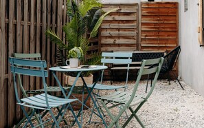 Outdoor dining - Vacation Apartment Rental - La Suite D'Hélène in Scionzier (SCIONZIER)