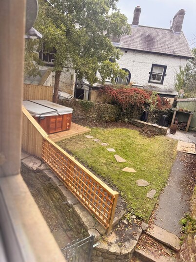 Magical Cottage 3-bedroom cottage with Hot tub in Long Preston