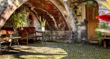 Exclusive Villa in Madeira / 7 Suites / Ideal for Families, Groups & Retreats