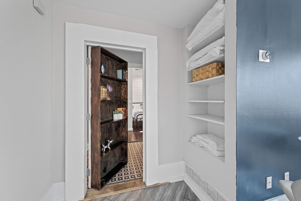 1 bedroom, iron/ironing board, Internet, bed sheets - Stylish Private 1BR Retreat - Firepit, Walk-In Closet + Laundry, 12-Ft Ceilings (St. Louis)