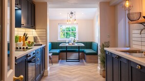 Réfrigérateur, micro-ondes, four, lave-vaisselle