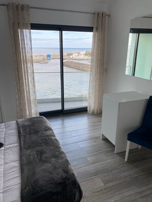 3 chambres, fer et planche à repasser, Wi-Fi, draps fournis