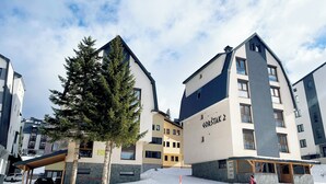 A modern building with a sign reading "GORŠTAK 2". - NPL Gorstak apartments (Jahorina)