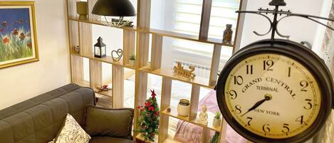 Standard Studio Suite, Mountain View | Living area